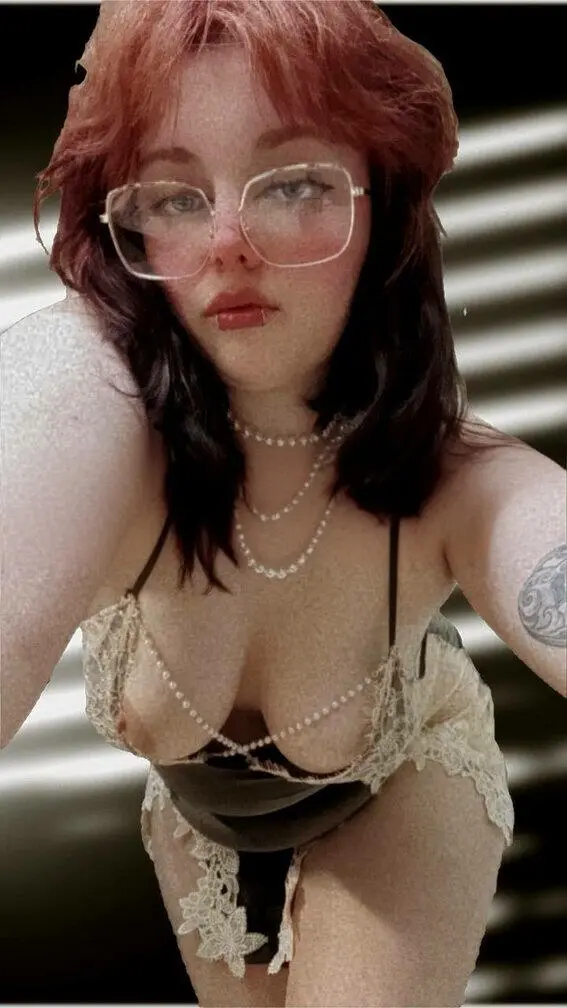Escort Model Lillian Lust - 2