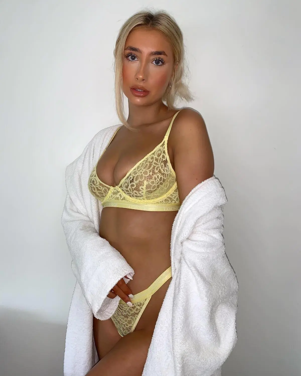 Escort Model Lillian Phillips