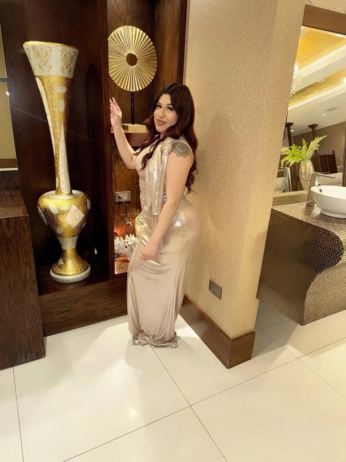 Escort Model Lola - 4