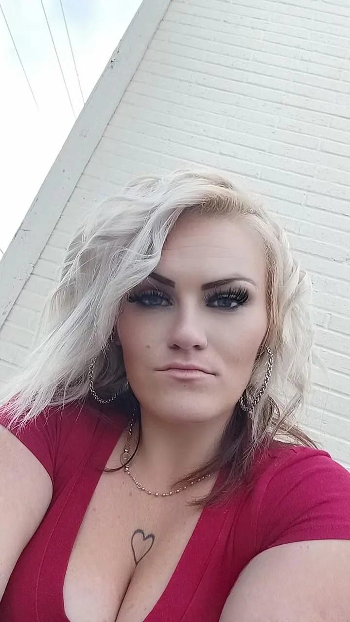 Escort Model Maci