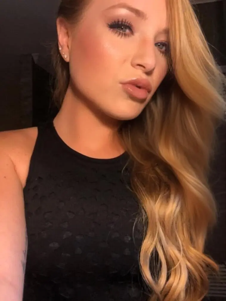 Escort Model Mekaley - 2