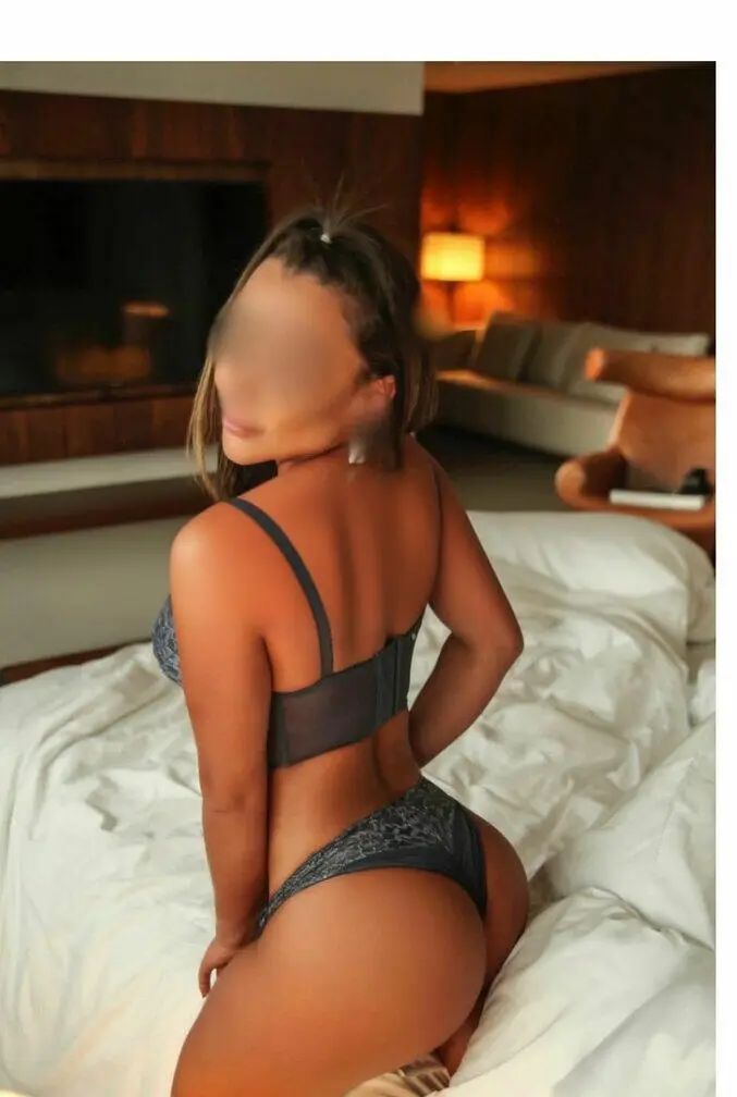 Escort Model Mirela Moura