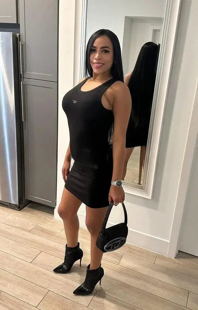 Escort Model Naomi - 5