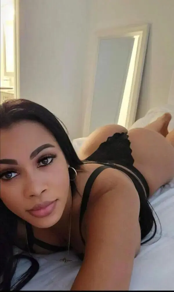 Escort Model Naomi