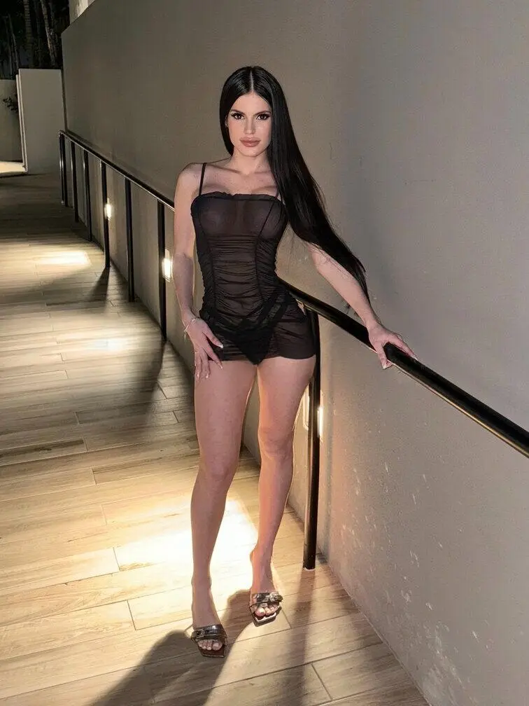 Escort Model Nicol