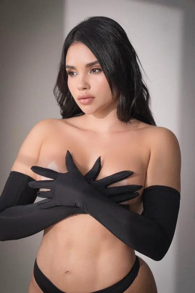 Escort Model Nicol - 5
