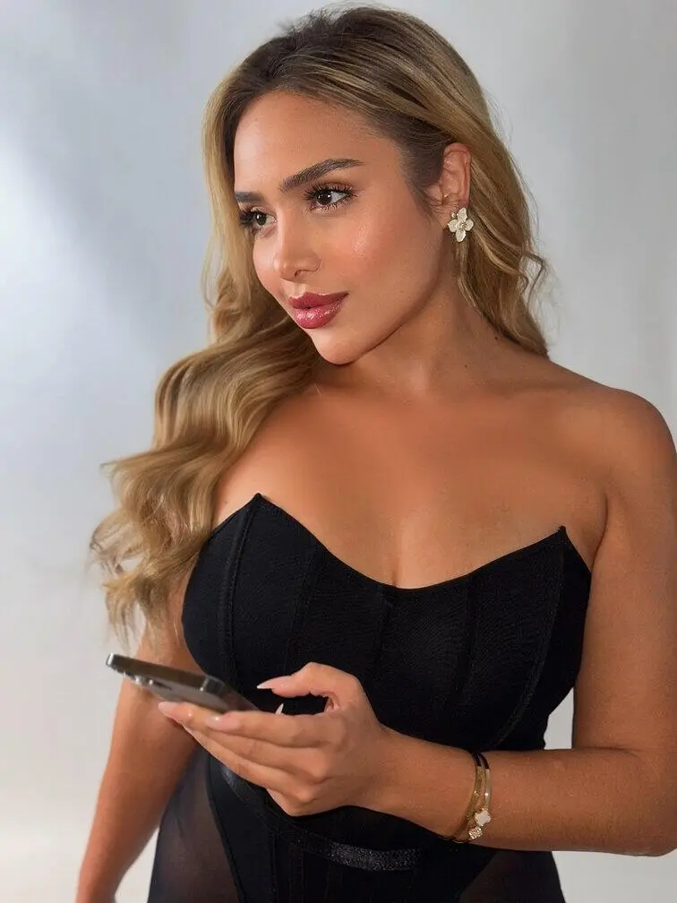 Escort Model Nicole