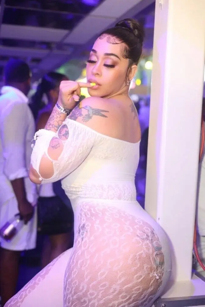 Escort Model Nona Malone