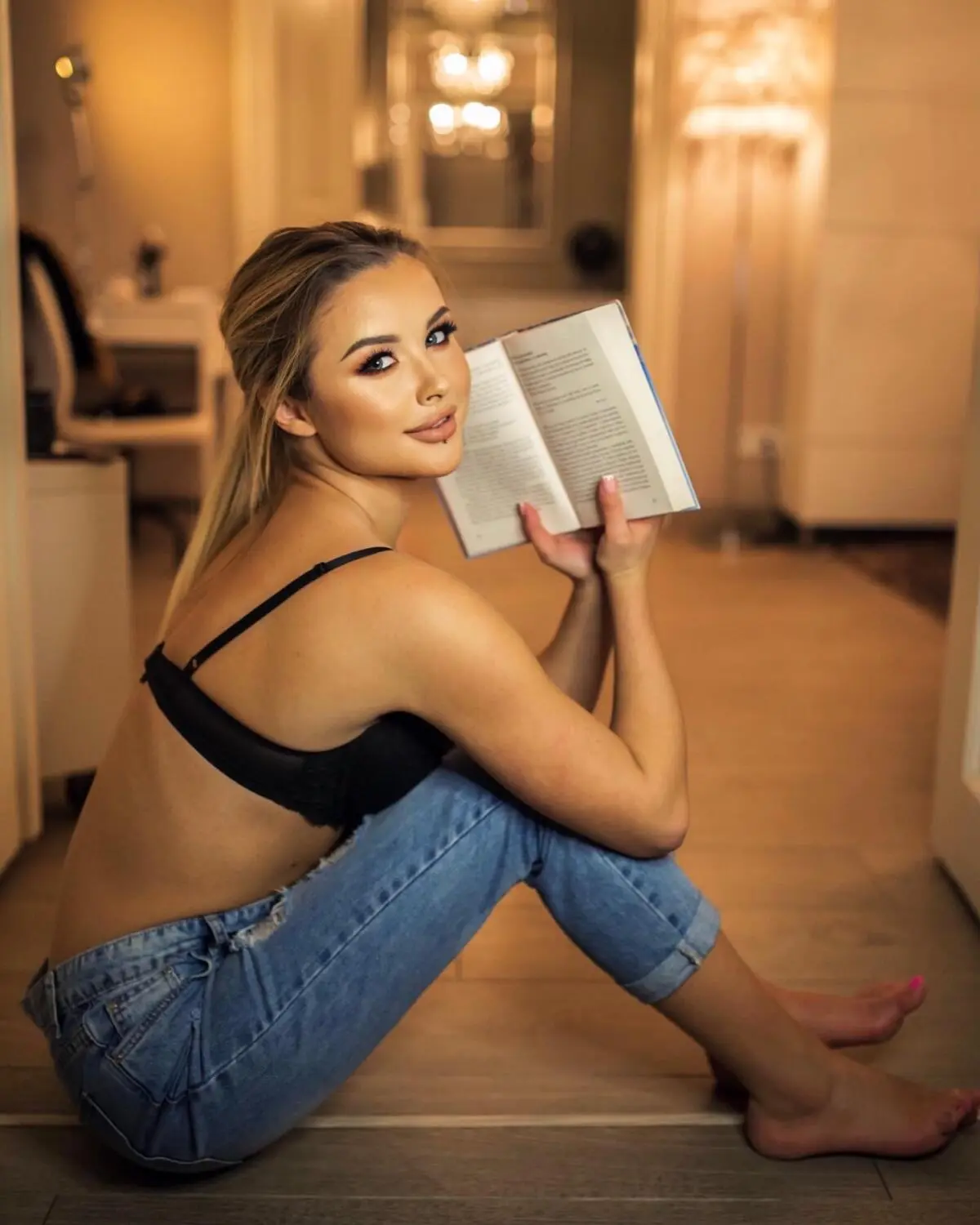 Escort Model Oliwia Moon - 2