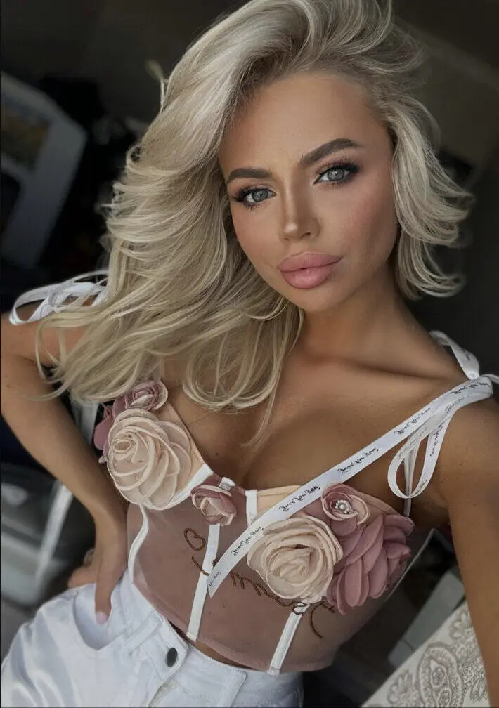 Escort Model POLY