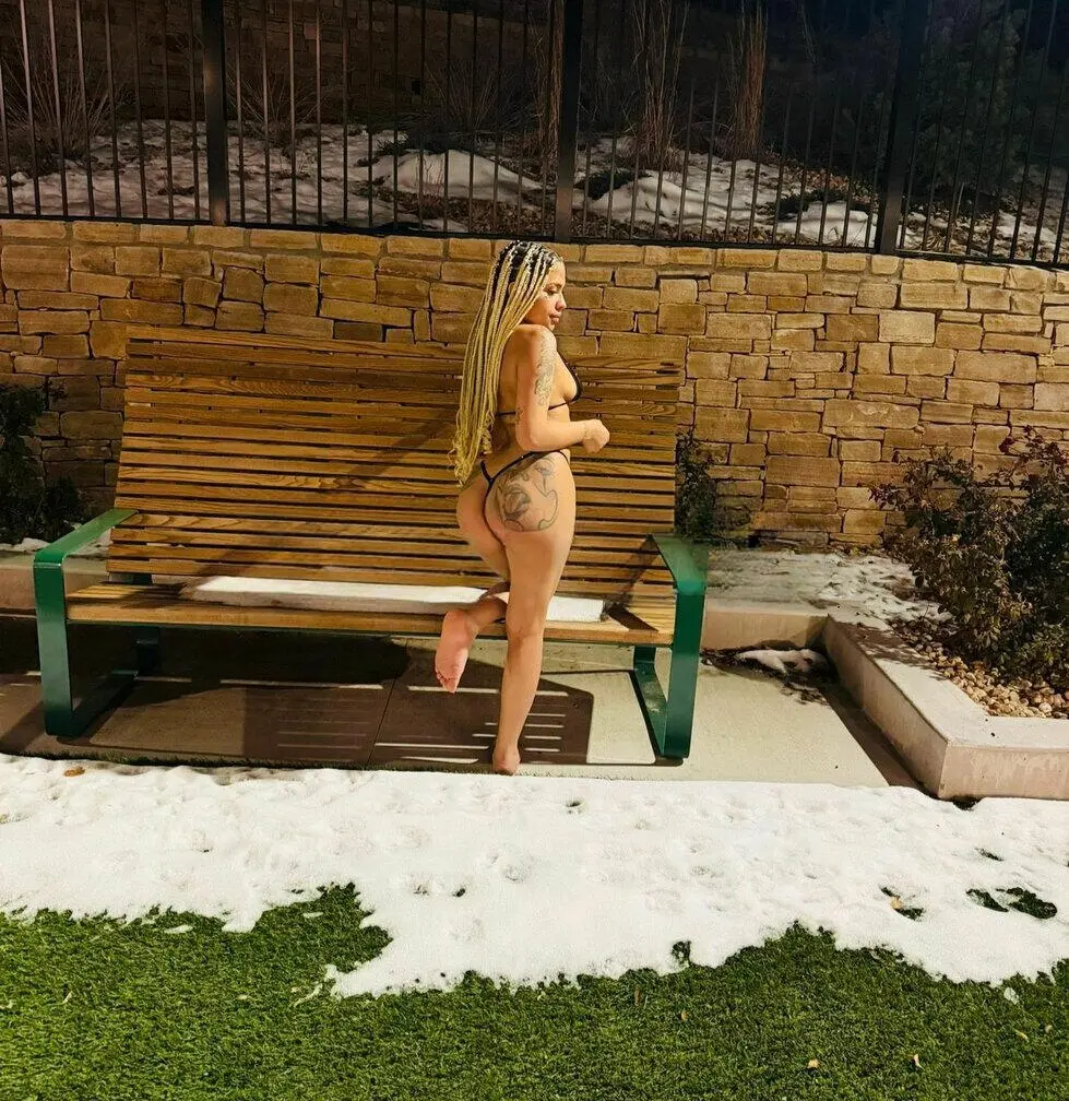 Escort Model Raina