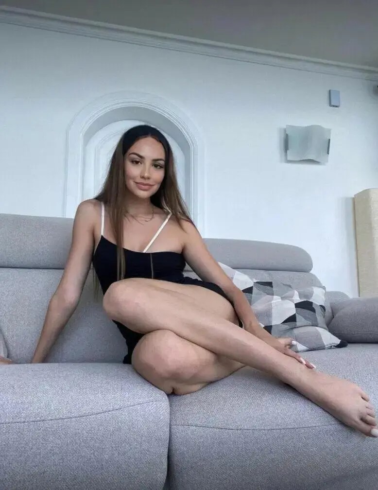 Escort Model Roxane - 4