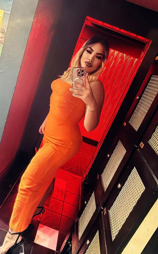 Escort Model Roxy - 2