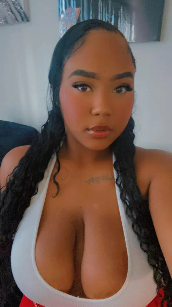 Escort Model Samaya sims