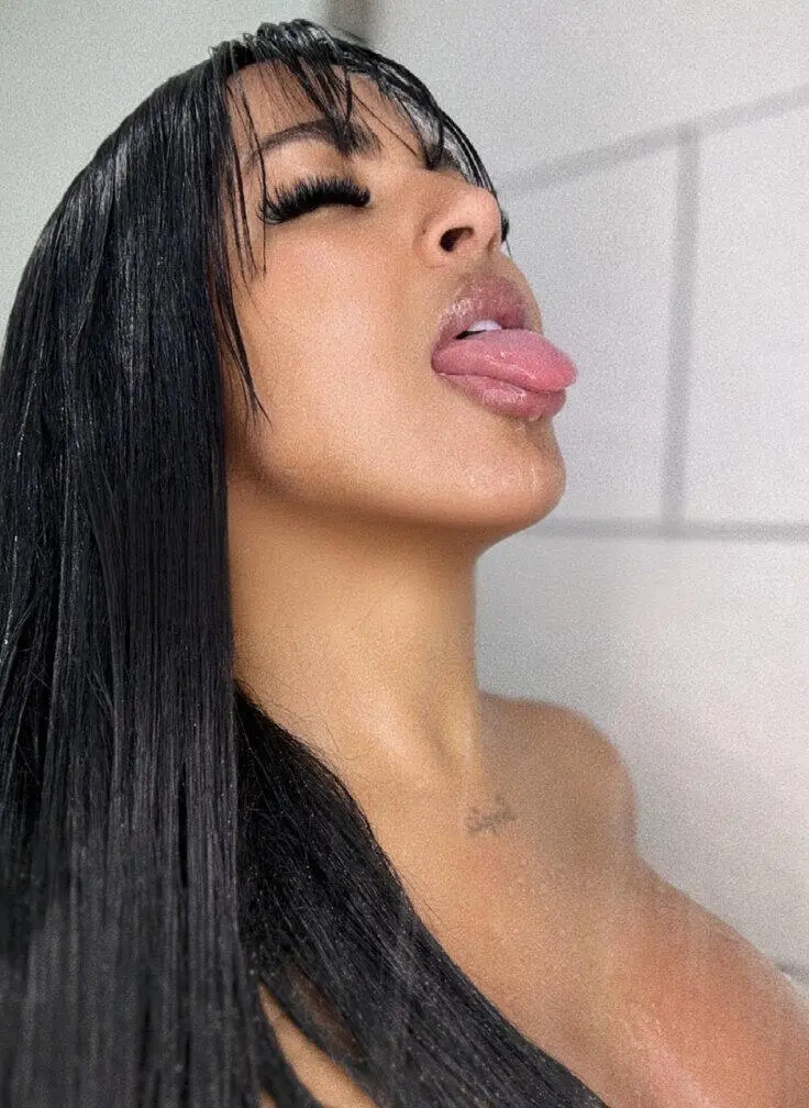 Escort Model Scarlett
