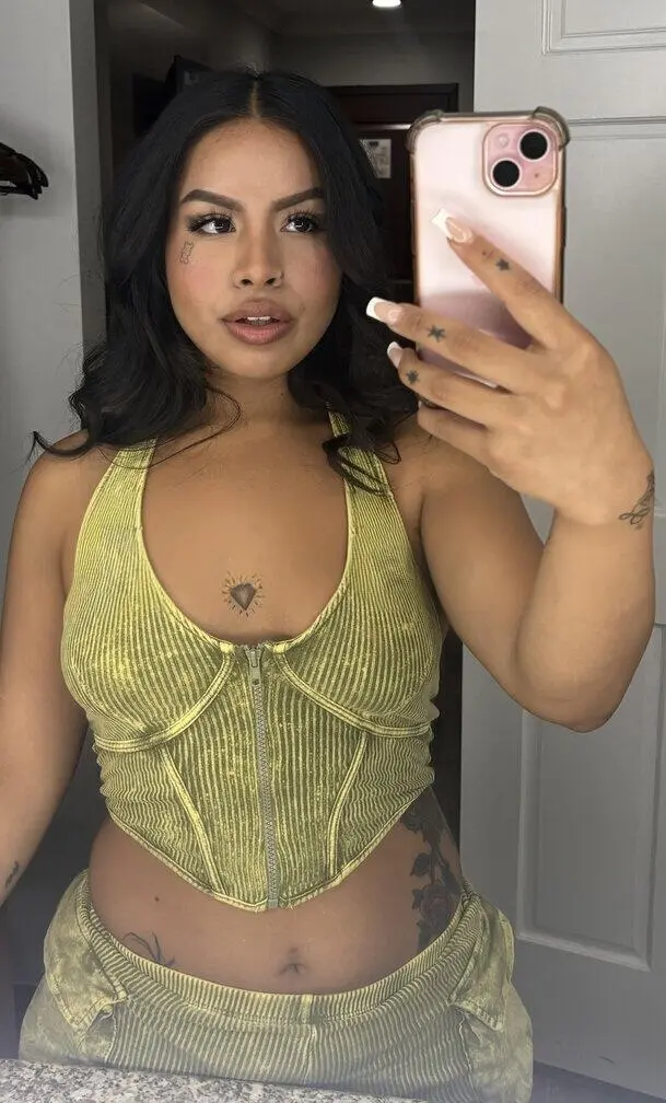 Escort Model Selena - 4