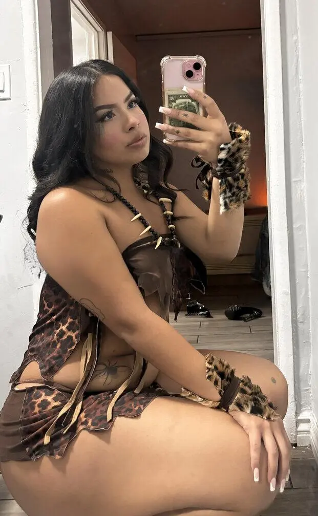 Escort Model Selena - 5