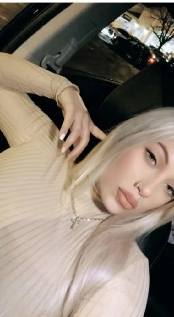 Escort Model Sky