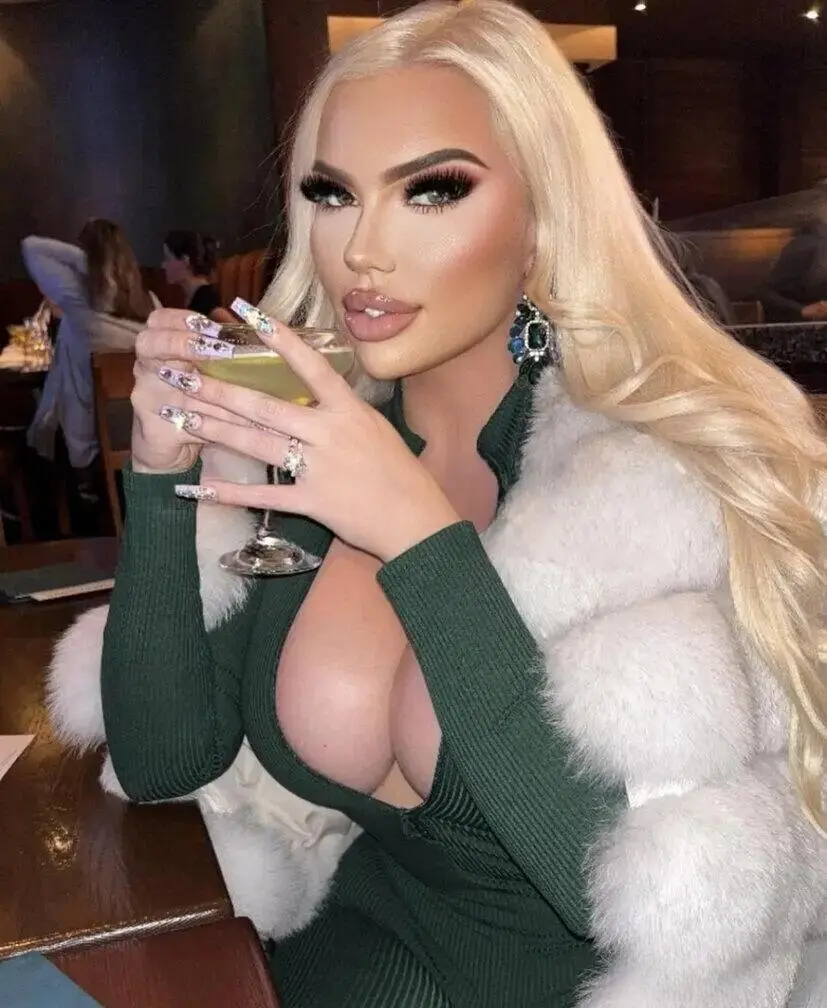 Escort Model STACI