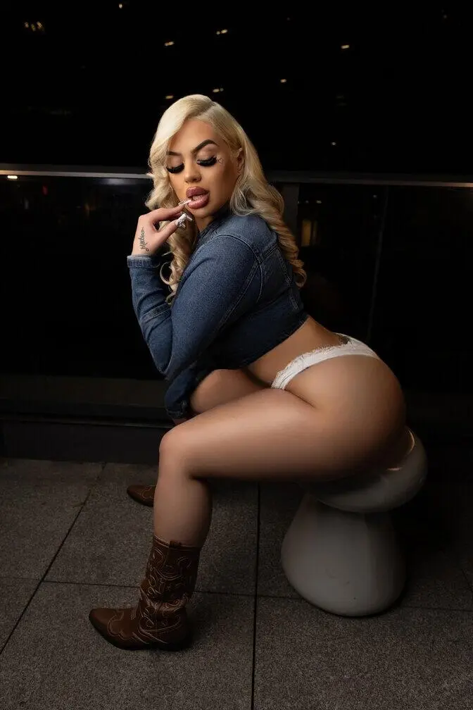 Escort Model Star Amor
