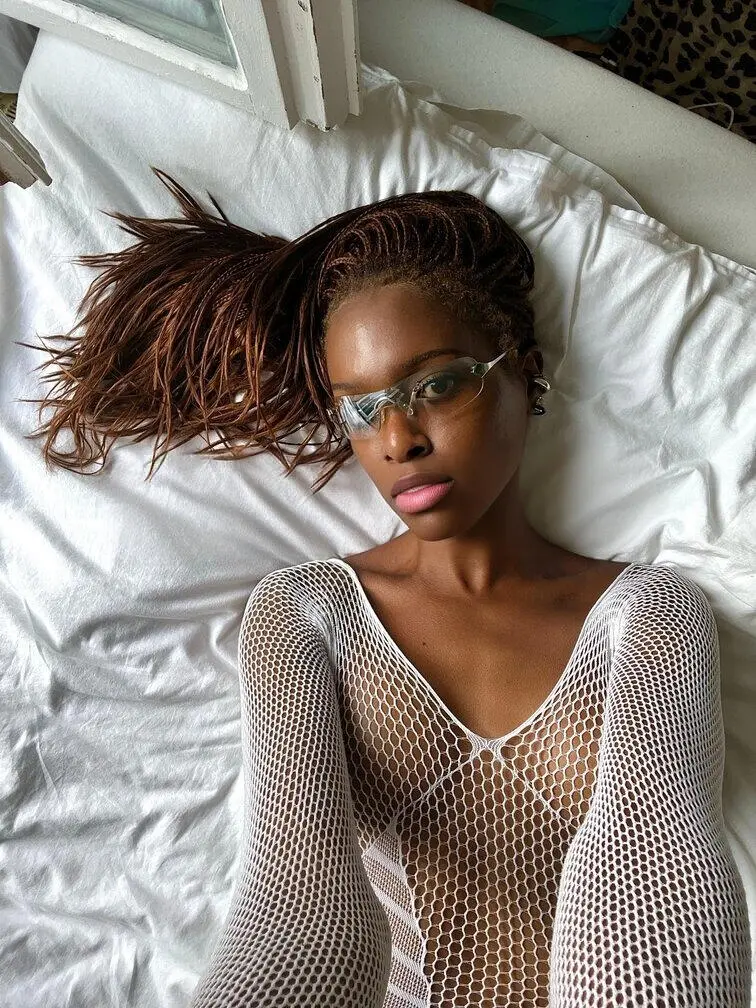 Escort Model Tia Useni - 2