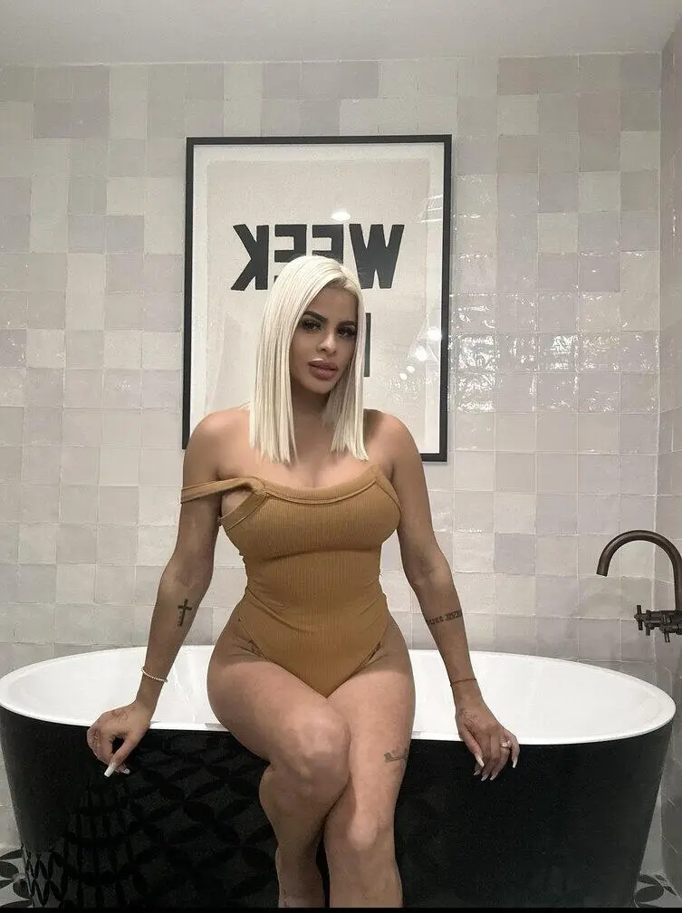 Escort Model Triana