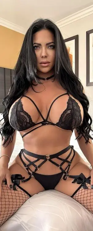 Escort Model Valeria Colt - 4