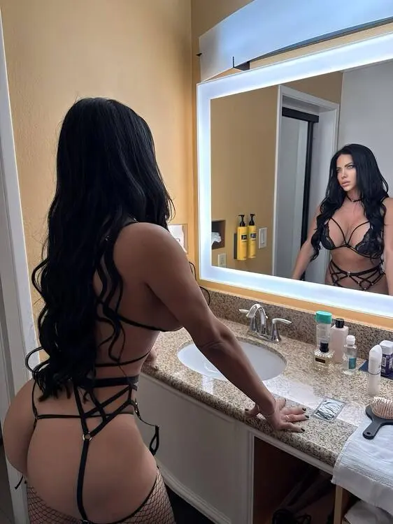 Escort Model Valeria Colt