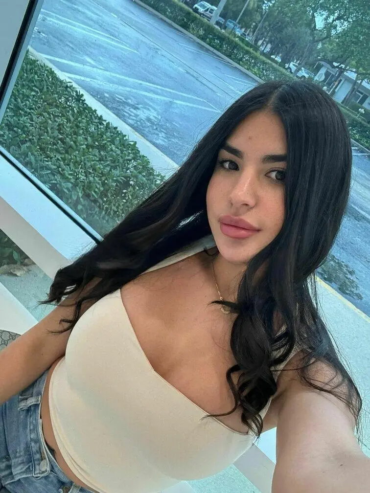 Escort Model Valerie - 5