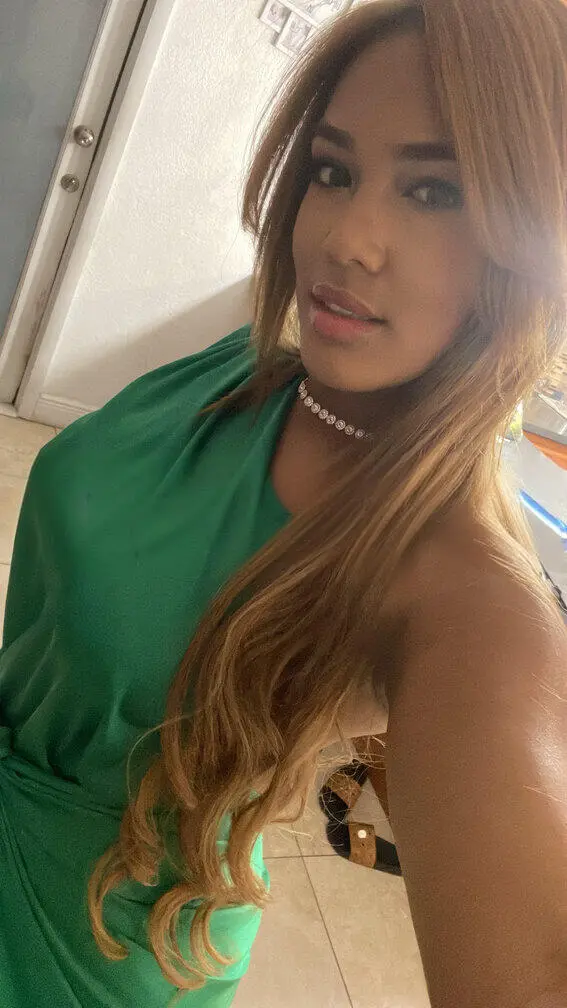 Escort Model Yailin - 4