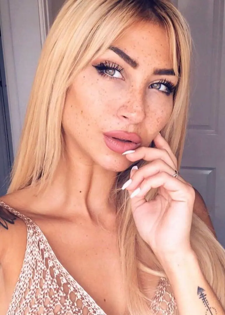 Escort Model Zhara Nilsson