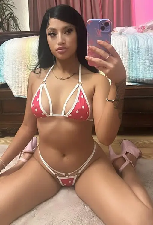 Escort Model ZoeySummers - 10